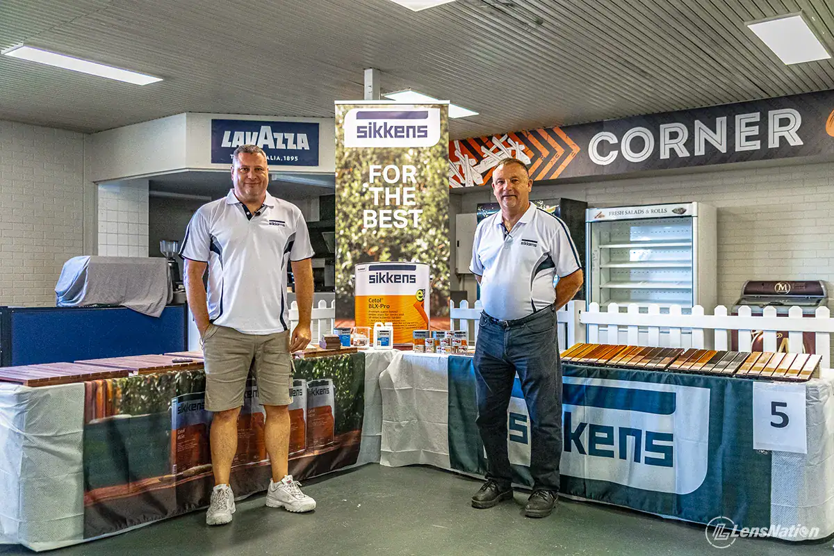 Entrance signage – Bunnings & Sikkens partnership logo display