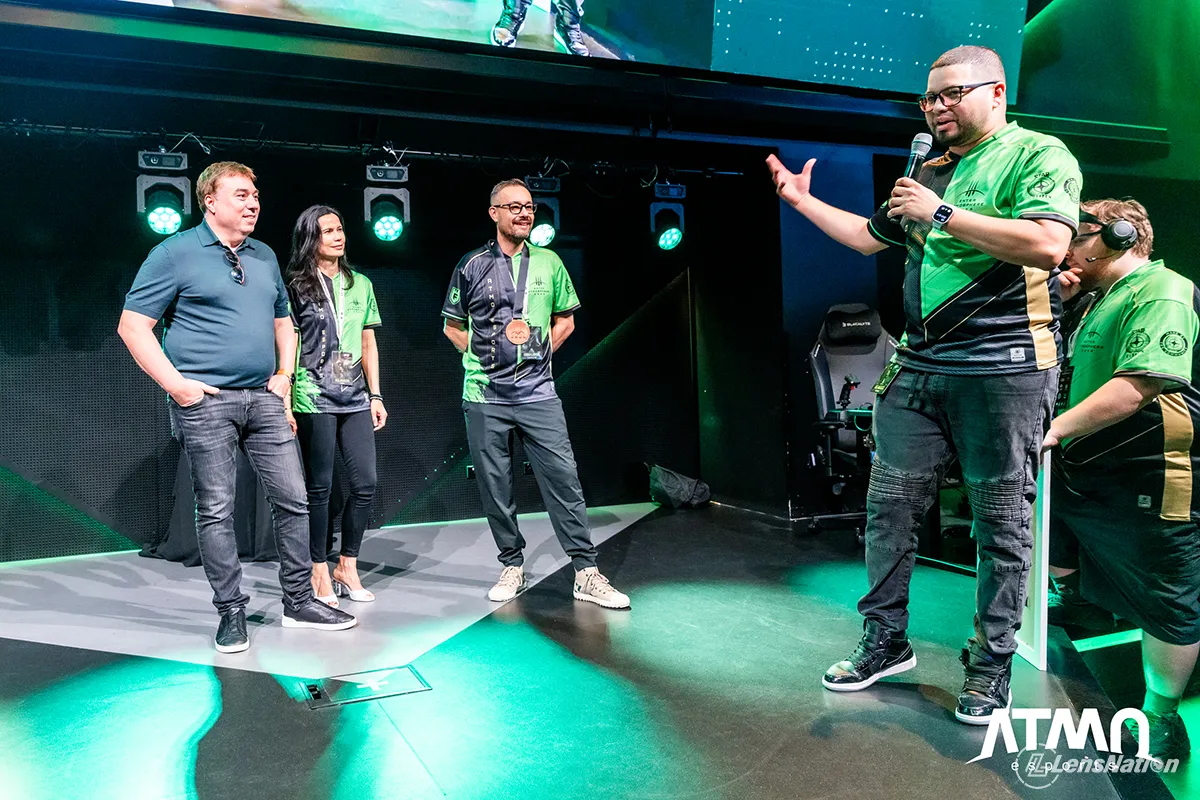 Crucian announcing my pencil Art to the audience